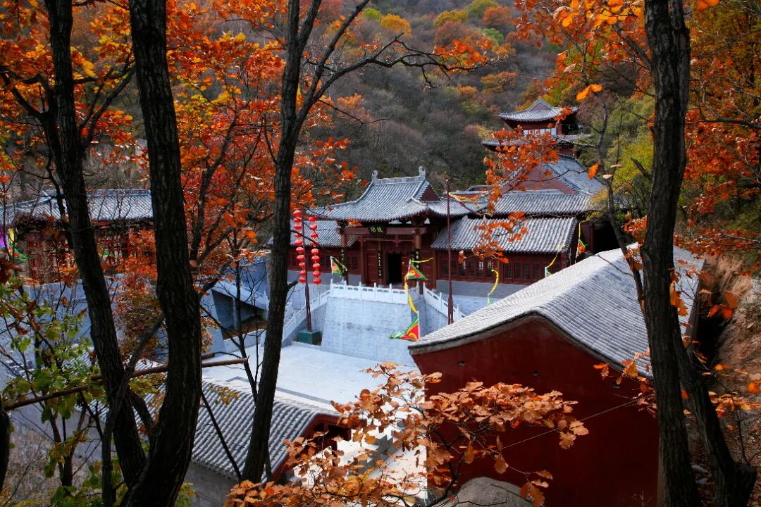 秋意正浓！是时候来石家庄平山开启一场秋日徒步了