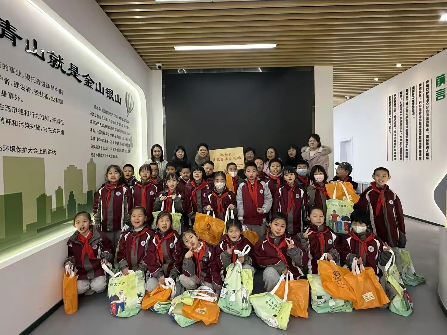 垃圾分类|唐山高新龙富小学：分类齐参与，低碳新时尚